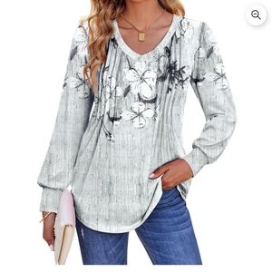 Floral V-Neck Long Sleeve Tee in White/Gray